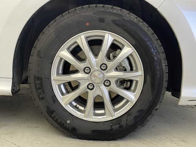 トヨタ ヤリス ハイブリッド G 宮城県 2024(令6)年 4.3万km プラチナホワイトパールマイカ ワンオーナー/三眼LEDヘッドライト/トヨタセーフティセンス/・プリクラッシュセーフティ/・レーントレーシングアシスト/・レーダークルーズコントロール/・オートハイビーム/・クリアランスソナー/・パーキングサポートブレーキ/純正ディスプレイオーディオナビ/・BT.USB.Miracast.HDMI/フルセグTV/バックカメラ/アイドリングストップ/横滑り防止装置/ステアリングスイッチ/ビルトインETC/プッシュスタート/スマートキー/社外14インチアルミホイール/純正フロアマット/純正ホイールキャップ付夏タイヤ積込