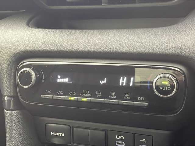 トヨタ ヤリス ハイブリッド G 宮城県 2024(令6)年 4.3万km プラチナホワイトパールマイカ ワンオーナー/三眼LEDヘッドライト/トヨタセーフティセンス/・プリクラッシュセーフティ/・レーントレーシングアシスト/・レーダークルーズコントロール/・オートハイビーム/・クリアランスソナー/・パーキングサポートブレーキ/純正ディスプレイオーディオナビ/・BT.USB.Miracast.HDMI/フルセグTV/バックカメラ/アイドリングストップ/横滑り防止装置/ステアリングスイッチ/ビルトインETC/プッシュスタート/スマートキー/社外14インチアルミホイール/純正フロアマット/純正ホイールキャップ付夏タイヤ積込