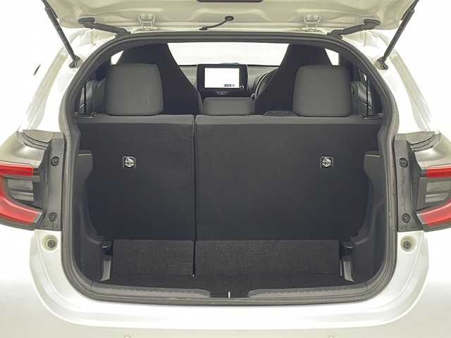 トヨタ ヤリス ハイブリッド G 宮城県 2024(令6)年 4.3万km プラチナホワイトパールマイカ ワンオーナー/三眼LEDヘッドライト/トヨタセーフティセンス/・プリクラッシュセーフティ/・レーントレーシングアシスト/・レーダークルーズコントロール/・オートハイビーム/・クリアランスソナー/・パーキングサポートブレーキ/純正ディスプレイオーディオナビ/・BT.USB.Miracast.HDMI/フルセグTV/バックカメラ/アイドリングストップ/横滑り防止装置/ステアリングスイッチ/ビルトインETC/プッシュスタート/スマートキー/社外14インチアルミホイール/純正フロアマット/純正ホイールキャップ付夏タイヤ積込