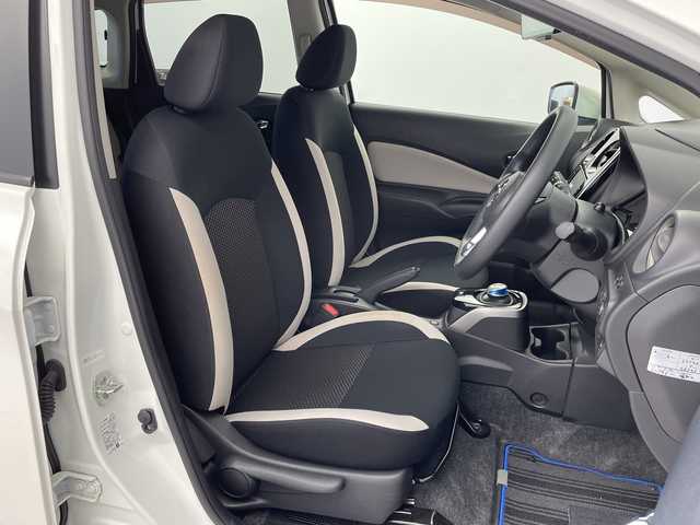 日産 ノート e－パワー X 新潟県 2019(令1)年 6.8万km ブリリアントホワイトパール ディーラー純正メモリナビ/(MM319D-W)/(CD.DVD.SD.フルセグ.Bluetooth)/アラウンドビューモニター/ナビ連動ドライブレコーダー/エマージェンシーブレーキ/レーンキープアシスト/ステアリングリモコン/LEDオートライト/フォグランプ/デジタルインナーミラー/エコモード/電動格納ウィンカーミラー/プッシュスタート/スマートキー×2/純正フロアマット