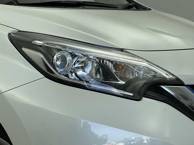 日産 ノート e－パワー X 新潟県 2019(令1)年 6.8万km ブリリアントホワイトパール ディーラー純正メモリナビ/(MM319D-W)/(CD.DVD.SD.フルセグ.Bluetooth)/アラウンドビューモニター/ナビ連動ドライブレコーダー/エマージェンシーブレーキ/レーンキープアシスト/ステアリングリモコン/LEDオートライト/フォグランプ/デジタルインナーミラー/エコモード/電動格納ウィンカーミラー/プッシュスタート/スマートキー×2/純正フロアマット