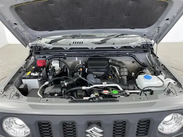 スズキ ジムニー XC 大分県 2025(令7)年 0.2万km ミディアムグレー 社外フローティングナビ/フルセグTV/Bluetooth/AM/FM/スズキセーフティーサポート/デュアルセンサーブレーキサポート/標識認識機能/車線逸脱警報機能/ふらつき警報機能/先行車発進お知らせ機能/ハイビームアシスト/クルーズコントロール/ETC/プッシュスタート/アイドリングストップ/バックカメラ/LED