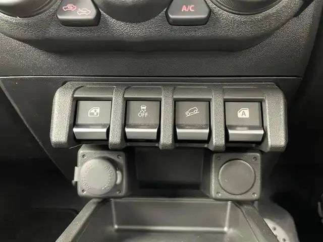スズキ ジムニー XC 大分県 2025(令7)年 0.2万km ミディアムグレー 社外フローティングナビ/フルセグTV/Bluetooth/AM/FM/スズキセーフティーサポート/デュアルセンサーブレーキサポート/標識認識機能/車線逸脱警報機能/ふらつき警報機能/先行車発進お知らせ機能/ハイビームアシスト/クルーズコントロール/ETC/プッシュスタート/アイドリングストップ/バックカメラ/LED