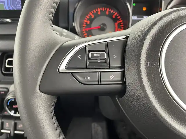スズキ ジムニー XC 大分県 2025(令7)年 0.2万km ミディアムグレー 社外フローティングナビ/フルセグTV/Bluetooth/AM/FM/スズキセーフティーサポート/デュアルセンサーブレーキサポート/標識認識機能/車線逸脱警報機能/ふらつき警報機能/先行車発進お知らせ機能/ハイビームアシスト/クルーズコントロール/ETC/プッシュスタート/アイドリングストップ/バックカメラ/LED