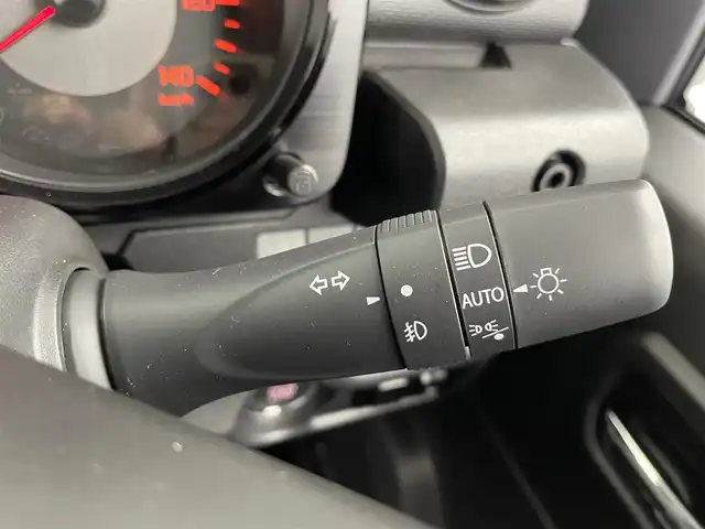 スズキ ジムニー XC 大分県 2025(令7)年 0.2万km ミディアムグレー 社外フローティングナビ/フルセグTV/Bluetooth/AM/FM/スズキセーフティーサポート/デュアルセンサーブレーキサポート/標識認識機能/車線逸脱警報機能/ふらつき警報機能/先行車発進お知らせ機能/ハイビームアシスト/クルーズコントロール/ETC/プッシュスタート/アイドリングストップ/バックカメラ/LED