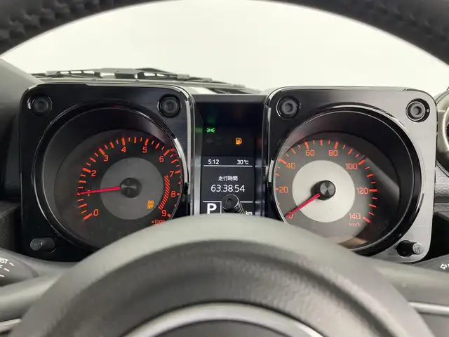 スズキ ジムニー XC 大分県 2025(令7)年 0.2万km ミディアムグレー 社外フローティングナビ/フルセグTV/Bluetooth/AM/FM/スズキセーフティーサポート/デュアルセンサーブレーキサポート/標識認識機能/車線逸脱警報機能/ふらつき警報機能/先行車発進お知らせ機能/ハイビームアシスト/クルーズコントロール/ETC/プッシュスタート/アイドリングストップ/バックカメラ/LED