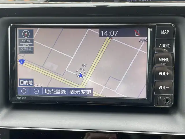 トヨタ エスクァイア Gi 鳥取県 2014(平26)年 12.2万km ブラック (株)IDOMが運営する【じしゃロン鳥取店】の自社ローン専用車両になります。こちらは現金またはオートローンご利用時の価格です。自社ローンご希望の方は別途その旨お申付け下さい/サンルーフ/純正ナビ（NSLM-W68）/・ラジオ/BT/バックカメラ/両側パワースライドドア/LEDオートライト/オートハイビーム/クルーズコントロール/ウッドコンビステアリング/ステアリングスイッチ/全席シートヒーター/専用レザーシート/ビルトインETC/スマートキー/プッシュスタート