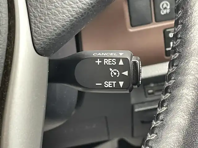 トヨタ エスクァイア Gi 鳥取県 2014(平26)年 12.2万km ブラック (株)IDOMが運営する【じしゃロン鳥取店】の自社ローン専用車両になります。こちらは現金またはオートローンご利用時の価格です。自社ローンご希望の方は別途その旨お申付け下さい/サンルーフ/純正ナビ（NSLM-W68）/・ラジオ/BT/バックカメラ/両側パワースライドドア/LEDオートライト/オートハイビーム/クルーズコントロール/ウッドコンビステアリング/ステアリングスイッチ/全席シートヒーター/専用レザーシート/ビルトインETC/スマートキー/プッシュスタート