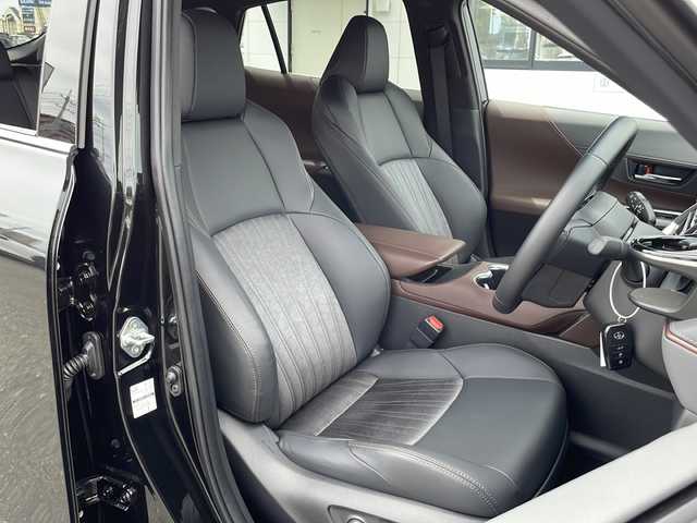 トヨタ ハリアー Z 山口県 2024(令6)年 1.1万km プレシャスブラックパール ワンオーナー/純正12.3型メーカーナビ/・JBLサウンド/・AM/FM/USB/Mira cast/フルセグテレビ/パノラミックビューモニター/デジタルインナーミラー/ETC2.0/ヘッドアップディスプレイ/ブラインドスポットモニター/LEDヘッドライト/オートライト/フォグランプ/左右独立温度コントロールフルオートエアコン/運転席パワーシート/電動パーキングブレーキ/オートブレーキホールド/純正フロアマット/19インチ純正アルミホイール/ハーフレザーシート/電動リアゲート/スマートキー/スペア有/プッシュアップスタート/Toyota Safety Sense/・プリクラッシュセーフティ/・レーントレーシングアシスト/・レーンディパーチャーアラート/・レーダークルーズコントロール/・アダプティブハイビームシステム/取り扱い説明書/保証書