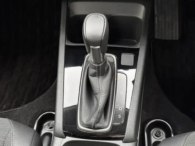 ホンダ ＷＲ－Ｖ Z 宮城県 2024(令6)年 0.4万km 赤 ホンダセンシング/●衝突軽減ブレーキ（CMBS）/●先行車発進お知らせ機能/●歩行者事故低減ステアリング/●路外逸脱抑制機能/●標識認識機能/●アダプティブクルーズコントロール（ACC）/●車線維持支援システム（LKAS）/●誤発進抑制機能/●後方誤発進抑制機能/●近距離衝突軽減ブレーキ/●急アクセル抑制機能/●パーキングセンサーシステム/●オートハイビーム/Honda CONNECTナビ/・Bluetooth/・AppleCarPlay/AndroidAuto/・フルセグTV/バックカメラ/ビルトインETC/ハーフレザーシート/革巻きステアリング/ステアリングスイッチ/パドルシフト/LEDヘッドランプ/フォグランプ/オートライト/スマートキー＆プッシュスタート/電動格納ミラー/純正17インチAW/純正フロアマット/ドアバイザー/トノカバー/W/サイド/カーテンエアバッグ