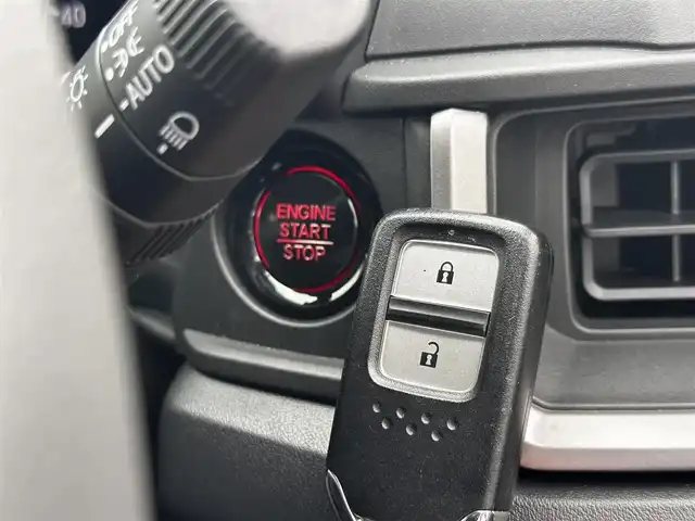 ホンダ ＷＲ－Ｖ Z 宮城県 2024(令6)年 0.4万km 赤 ホンダセンシング/●衝突軽減ブレーキ（CMBS）/●先行車発進お知らせ機能/●歩行者事故低減ステアリング/●路外逸脱抑制機能/●標識認識機能/●アダプティブクルーズコントロール（ACC）/●車線維持支援システム（LKAS）/●誤発進抑制機能/●後方誤発進抑制機能/●近距離衝突軽減ブレーキ/●急アクセル抑制機能/●パーキングセンサーシステム/●オートハイビーム/Honda CONNECTナビ/・Bluetooth/・AppleCarPlay/AndroidAuto/・フルセグTV/バックカメラ/ビルトインETC/ハーフレザーシート/革巻きステアリング/ステアリングスイッチ/パドルシフト/LEDヘッドランプ/フォグランプ/オートライト/スマートキー＆プッシュスタート/電動格納ミラー/純正17インチAW/純正フロアマット/ドアバイザー/トノカバー/W/サイド/カーテンエアバッグ