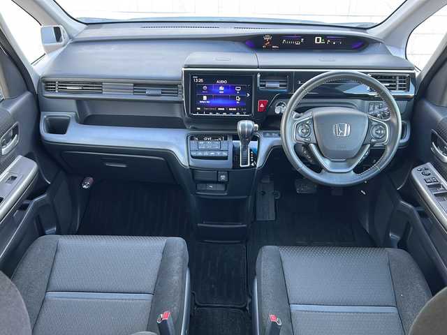 ホンダ ステップワゴン スパーダ ホンダセンシング 秋田県 2018(平30)年 8.1万km プラチナホワイトパール ・メーカーナビ/・衝突軽減/・バックカメラ/・ETC/・Bluetooth/・CD/・DVD/・フルセグ/・両側パワスラ/・オートライト/・LEDヘッドライト/・レーンキープ/・クルーズコントロール/・ABS/・横滑り防止/・4WD/・純正フロアマット/・純正アルミホイール/・記録簿/・取扱説明書