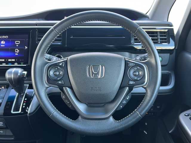 ホンダ ステップワゴン スパーダ ホンダセンシング 秋田県 2018(平30)年 8.1万km プラチナホワイトパール ・メーカーナビ/・衝突軽減/・バックカメラ/・ETC/・Bluetooth/・CD/・DVD/・フルセグ/・両側パワスラ/・オートライト/・LEDヘッドライト/・レーンキープ/・クルーズコントロール/・ABS/・横滑り防止/・4WD/・純正フロアマット/・純正アルミホイール/・記録簿/・取扱説明書