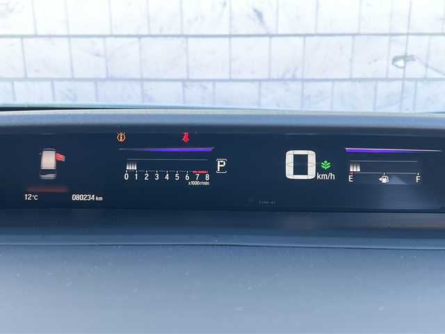 ホンダ ステップワゴン スパーダ ホンダセンシング 秋田県 2018(平30)年 8.1万km プラチナホワイトパール ・メーカーナビ/・衝突軽減/・バックカメラ/・ETC/・Bluetooth/・CD/・DVD/・フルセグ/・両側パワスラ/・オートライト/・LEDヘッドライト/・レーンキープ/・クルーズコントロール/・ABS/・横滑り防止/・4WD/・純正フロアマット/・純正アルミホイール/・記録簿/・取扱説明書