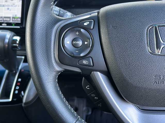 ホンダ ステップワゴン スパーダ ホンダセンシング 秋田県 2018(平30)年 8.1万km プラチナホワイトパール ・メーカーナビ/・衝突軽減/・バックカメラ/・ETC/・Bluetooth/・CD/・DVD/・フルセグ/・両側パワスラ/・オートライト/・LEDヘッドライト/・レーンキープ/・クルーズコントロール/・ABS/・横滑り防止/・4WD/・純正フロアマット/・純正アルミホイール/・記録簿/・取扱説明書