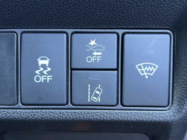 ホンダ ステップワゴン スパーダ ホンダセンシング 秋田県 2018(平30)年 8.1万km プラチナホワイトパール ・メーカーナビ/・衝突軽減/・バックカメラ/・ETC/・Bluetooth/・CD/・DVD/・フルセグ/・両側パワスラ/・オートライト/・LEDヘッドライト/・レーンキープ/・クルーズコントロール/・ABS/・横滑り防止/・4WD/・純正フロアマット/・純正アルミホイール/・記録簿/・取扱説明書