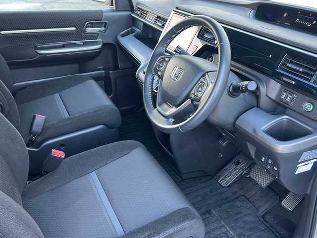 ホンダ ステップワゴン スパーダ ホンダセンシング 秋田県 2018(平30)年 8.1万km プラチナホワイトパール ・メーカーナビ/・衝突軽減/・バックカメラ/・ETC/・Bluetooth/・CD/・DVD/・フルセグ/・両側パワスラ/・オートライト/・LEDヘッドライト/・レーンキープ/・クルーズコントロール/・ABS/・横滑り防止/・4WD/・純正フロアマット/・純正アルミホイール/・記録簿/・取扱説明書