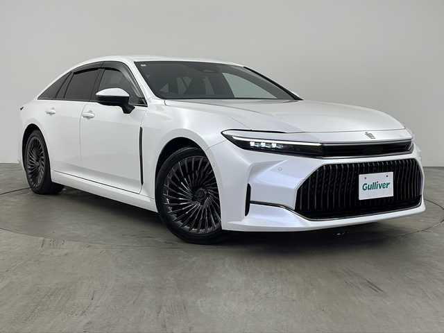 トヨタ クラウン Z 兵庫県 2024(令6)年 2.9万km プレシャスホワイトパール ・ワンオーナー車/・12.3インチナビ/TV/USB/Bluetooth/Miracast/・パノラミックビューモニター/・ビルトインETC2.0/・デジタルインナーミラー/・前後ドライブレコーダー/・パドルシフト/・AC100V 1500W/・ブラックパッケージ/・本革シート/・全席パワーシート/・全席シートヒーター/・全席シートベンチレーション/・後席リフレッシュシート/・全ドアイージークローザー/・パワートランクリッド/・ステアリングヒーター/・ワイヤレス充電/・ヘッドアップディスプレイ/・トヨタチームメイト/・アドバンストパーク/・アドバンストドライブ/・Toyota　Safety　Sense/・プリクラッシュセーフティ/・フロントクロストラフィックアラート/・レーンチェンジングアシスト/・レーントレーシングアシスト/・レーンディパチャーアラート/・レーダークルーズコントロール/・アダプティブハイビームアシスト/・ロードサインアシスト/・ドライバー異常対応システム/・プロアクティブドライビングアシスト/・発進遅れ告知機能/・ブラインドスポットモニター/・安心降車アシスト/・パーキングサポートブレーキ/・クリアランスソナー