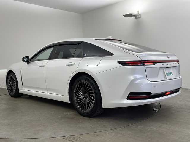 トヨタ クラウン Z 兵庫県 2024(令6)年 2.9万km プレシャスホワイトパール ・ワンオーナー車/・12.3インチナビ/TV/USB/Bluetooth/Miracast/・パノラミックビューモニター/・ビルトインETC2.0/・デジタルインナーミラー/・前後ドライブレコーダー/・パドルシフト/・AC100V 1500W/・ブラックパッケージ/・本革シート/・全席パワーシート/・全席シートヒーター/・全席シートベンチレーション/・後席リフレッシュシート/・全ドアイージークローザー/・パワートランクリッド/・ステアリングヒーター/・ワイヤレス充電/・ヘッドアップディスプレイ/・トヨタチームメイト/・アドバンストパーク/・アドバンストドライブ/・Toyota　Safety　Sense/・プリクラッシュセーフティ/・フロントクロストラフィックアラート/・レーンチェンジングアシスト/・レーントレーシングアシスト/・レーンディパチャーアラート/・レーダークルーズコントロール/・アダプティブハイビームアシスト/・ロードサインアシスト/・ドライバー異常対応システム/・プロアクティブドライビングアシスト/・発進遅れ告知機能/・ブラインドスポットモニター/・安心降車アシスト/・パーキングサポートブレーキ/・クリアランスソナー
