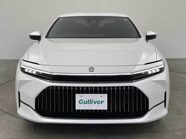 トヨタ クラウン Z 兵庫県 2024(令6)年 2.9万km プレシャスホワイトパール ・ワンオーナー車/・12.3インチナビ/TV/USB/Bluetooth/Miracast/・パノラミックビューモニター/・ビルトインETC2.0/・デジタルインナーミラー/・前後ドライブレコーダー/・パドルシフト/・AC100V 1500W/・ブラックパッケージ/・本革シート/・全席パワーシート/・全席シートヒーター/・全席シートベンチレーション/・後席リフレッシュシート/・全ドアイージークローザー/・パワートランクリッド/・ステアリングヒーター/・ワイヤレス充電/・ヘッドアップディスプレイ/・トヨタチームメイト/・アドバンストパーク/・アドバンストドライブ/・Toyota　Safety　Sense/・プリクラッシュセーフティ/・フロントクロストラフィックアラート/・レーンチェンジングアシスト/・レーントレーシングアシスト/・レーンディパチャーアラート/・レーダークルーズコントロール/・アダプティブハイビームアシスト/・ロードサインアシスト/・ドライバー異常対応システム/・プロアクティブドライビングアシスト/・発進遅れ告知機能/・ブラインドスポットモニター/・安心降車アシスト/・パーキングサポートブレーキ/・クリアランスソナー