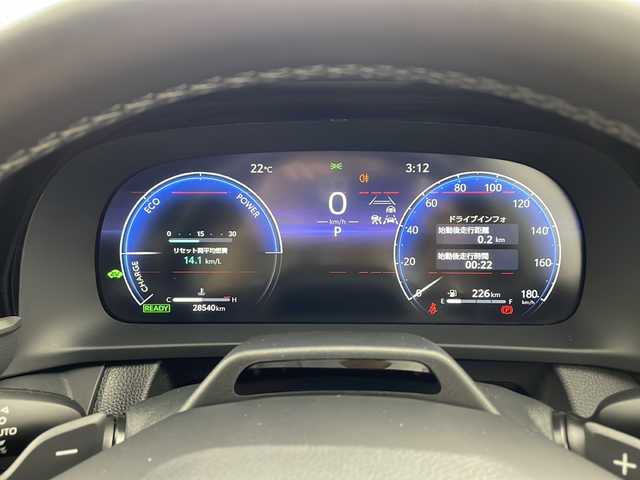 トヨタ クラウン Z 兵庫県 2024(令6)年 2.9万km プレシャスホワイトパール ・ワンオーナー車/・12.3インチナビ/TV/USB/Bluetooth/Miracast/・パノラミックビューモニター/・ビルトインETC2.0/・デジタルインナーミラー/・前後ドライブレコーダー/・パドルシフト/・AC100V 1500W/・ブラックパッケージ/・本革シート/・全席パワーシート/・全席シートヒーター/・全席シートベンチレーション/・後席リフレッシュシート/・全ドアイージークローザー/・パワートランクリッド/・ステアリングヒーター/・ワイヤレス充電/・ヘッドアップディスプレイ/・トヨタチームメイト/・アドバンストパーク/・アドバンストドライブ/・Toyota　Safety　Sense/・プリクラッシュセーフティ/・フロントクロストラフィックアラート/・レーンチェンジングアシスト/・レーントレーシングアシスト/・レーンディパチャーアラート/・レーダークルーズコントロール/・アダプティブハイビームアシスト/・ロードサインアシスト/・ドライバー異常対応システム/・プロアクティブドライビングアシスト/・発進遅れ告知機能/・ブラインドスポットモニター/・安心降車アシスト/・パーキングサポートブレーキ/・クリアランスソナー