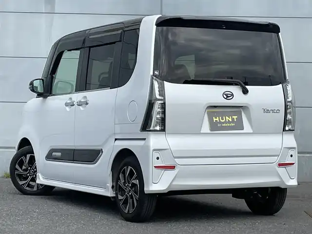 ダイハツ タント カスタム X 千葉県 2021(令3)年 2.1万km ブラックマイカメタリック/シャイニングホワイトパール 社外7インチナビ/DVD再生機能/Bluetooth/フルセグ/バックカメラ/ステアリングスイッチ/スマートアシスト/両側パワースライドドア/フォグランプ/コーナーセンサー/ウィンカーミラー/純正フロアマット/純正アルミ/LEDヘッドライト