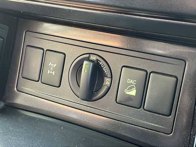 トヨタ ランドクルーザー プラド TX 長野県 2016(平28)年 7.6万km ホワイトパールクリスタルシャイン ４ＷＤ/ディーゼル/純正メモリナビフルセグTV/バックカメラ/ETC/社外FUEL17インチアルミ/ヨコハマジオランダータイヤ/ブラウンレザー調シート/プッシュスタート/コーナーセンサー/保証書・取説/スペアキー