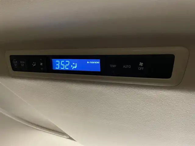 トヨタ アルファードハイブリット 岩手県 2019(令1)年 4.6万km ホワイトパールクリスタルシャイン ４WD/MTモード付AT/両側パワースライドドア/パワーバックドア/100V電源/パワーシート/プリクラッシュセーフティ/レーンアシスト/コーナーセンサー/パーキングサポートブレーキ/ロードサインアシスト/先行車発進告知機能/クルーズコントロール/アイドリングストップ/横滑り防止装置/オートライト/オートハイビーム/オットマン/オールオートパワーウィンドウ/純正ナビ/純正フロアマット/ドライブレコーダー/ETC2.0