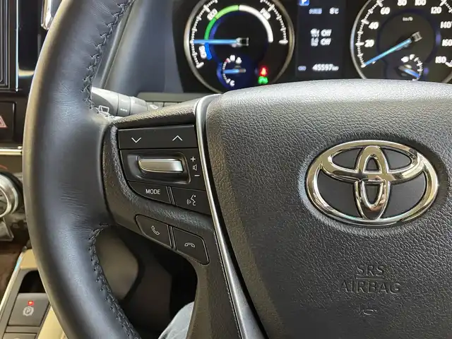 トヨタ アルファードハイブリット 岩手県 2019(令1)年 4.6万km ホワイトパールクリスタルシャイン ４WD/MTモード付AT/両側パワースライドドア/パワーバックドア/100V電源/パワーシート/プリクラッシュセーフティ/レーンアシスト/コーナーセンサー/パーキングサポートブレーキ/ロードサインアシスト/先行車発進告知機能/クルーズコントロール/アイドリングストップ/横滑り防止装置/オートライト/オートハイビーム/オットマン/オールオートパワーウィンドウ/純正ナビ/純正フロアマット/ドライブレコーダー/ETC2.0