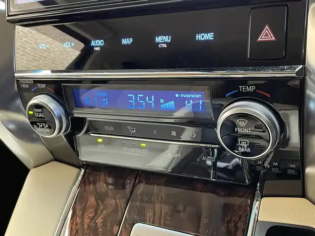 トヨタ アルファードハイブリット 岩手県 2019(令1)年 4.6万km ホワイトパールクリスタルシャイン ４WD/MTモード付AT/両側パワースライドドア/パワーバックドア/100V電源/パワーシート/プリクラッシュセーフティ/レーンアシスト/コーナーセンサー/パーキングサポートブレーキ/ロードサインアシスト/先行車発進告知機能/クルーズコントロール/アイドリングストップ/横滑り防止装置/オートライト/オートハイビーム/オットマン/オールオートパワーウィンドウ/純正ナビ/純正フロアマット/ドライブレコーダー/ETC2.0