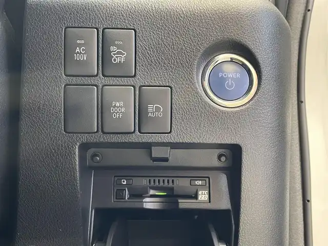 トヨタ アルファードハイブリット 岩手県 2019(令1)年 4.6万km ホワイトパールクリスタルシャイン ４WD/MTモード付AT/両側パワースライドドア/パワーバックドア/100V電源/パワーシート/プリクラッシュセーフティ/レーンアシスト/コーナーセンサー/パーキングサポートブレーキ/ロードサインアシスト/先行車発進告知機能/クルーズコントロール/アイドリングストップ/横滑り防止装置/オートライト/オートハイビーム/オットマン/オールオートパワーウィンドウ/純正ナビ/純正フロアマット/ドライブレコーダー/ETC2.0