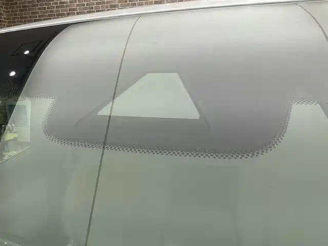 トヨタ アルファードハイブリット 岩手県 2019(令1)年 4.6万km ホワイトパールクリスタルシャイン ４WD/MTモード付AT/両側パワースライドドア/パワーバックドア/100V電源/パワーシート/プリクラッシュセーフティ/レーンアシスト/コーナーセンサー/パーキングサポートブレーキ/ロードサインアシスト/先行車発進告知機能/クルーズコントロール/アイドリングストップ/横滑り防止装置/オートライト/オートハイビーム/オットマン/オールオートパワーウィンドウ/純正ナビ/純正フロアマット/ドライブレコーダー/ETC2.0