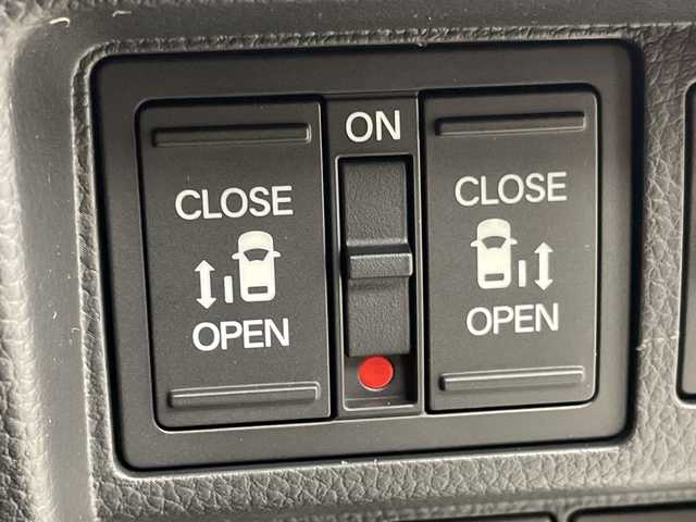 ホンダ ステップワゴン スパーダ eHEV 群馬県 2025(令7)年 0.1千km プラチナホワイトパール 純正１１．４型ナビ　アダプティブクルーズコントロール　ホンダセンシング　衝突被害軽減システム　バックカメラ　電動リアゲート　両側パワースライドドア　プッシュスタート　スマートキー　オートライト　禁煙車