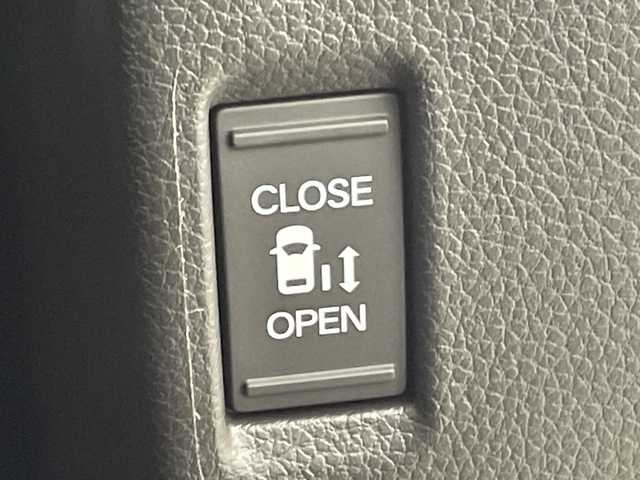 ホンダ ステップワゴン スパーダ eHEV 群馬県 2025(令7)年 0.1千km プラチナホワイトパール 純正１１．４型ナビ　アダプティブクルーズコントロール　ホンダセンシング　衝突被害軽減システム　バックカメラ　電動リアゲート　両側パワースライドドア　プッシュスタート　スマートキー　オートライト　禁煙車