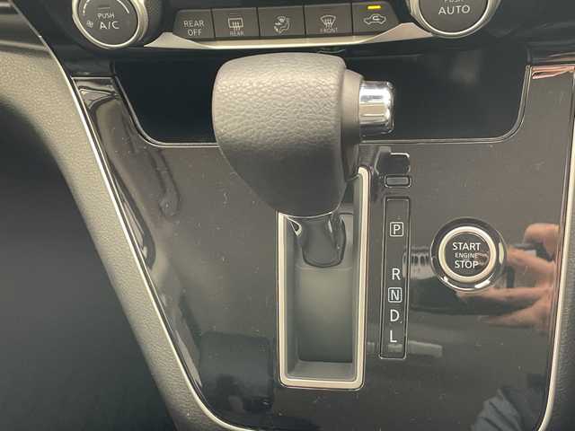 日産 セレナ ハイウェイスター 愛知県 2021(令3)年 6.4万km ブリリアントホワイトパール SDナビ/クルーズコントロール/コーナーセンサー/純正アルミホイール/オートライト/ドライブレコーダー/ETC/衝突軽減システム/フルセグ/CD DVD/Bluetooth/ステアリングスイッチ/スマートキー/プッシュスタート