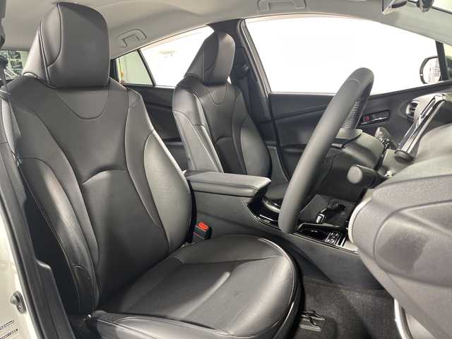 トヨタ プリウス ＰＨＶ A プレミアム 福岡県 2021(令3)年 2.3万km プラチナホワイトパールマイカ 禁煙車/純正9インチメモリーナビゲーション/フルセグテレビ/全方位モニター/レーダークルーズコントロール/本革シート/ドライブレコーダー前後/LEDヘッドライト/ブラインドスポットモニター/ヘッドアップディスプレイ/ハンドルヒーター/パワーシート/オートライト/オートハイビーム/ETC/革巻きステアリング