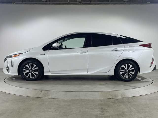 トヨタ プリウス ＰＨＶ A プレミアム 福岡県 2021(令3)年 2.3万km プラチナホワイトパールマイカ 禁煙車/純正9インチメモリーナビゲーション/フルセグテレビ/全方位モニター/レーダークルーズコントロール/本革シート/ドライブレコーダー前後/LEDヘッドライト/ブラインドスポットモニター/ヘッドアップディスプレイ/ハンドルヒーター/パワーシート/オートライト/オートハイビーム/ETC/革巻きステアリング