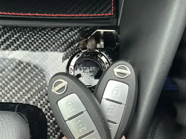 日産 フェアレディ Ｚ バージョンST 新潟県 2022(令4)年 1.1万km ブリリアントホワイトパール/スーパーブラック 2トーン 純正ナビ【フルセグTV/FM・AM/BT】/バックカメラ/BOSEサウンドシステム/インテリジェントクルーズコントロール/踏み間違い衝突防止アシスト/後側方車両検知警報/後退時車両検知警報/DN席シートヒーター/DN席パワーシート/ETC2.0/ドライブレコーダー/LEDヘッドライト/オートライト/革巻きステアリング/ステアリングスイッチ/パドルシフト/スマートキー/プッシュスタート/スペアキー/横滑り防止