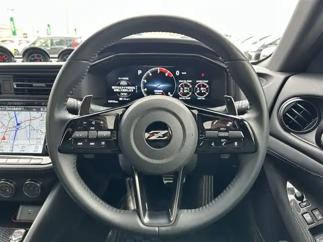 日産 フェアレディ Ｚ バージョンST 新潟県 2022(令4)年 1.1万km ブリリアントホワイトパール/スーパーブラック 2トーン 純正ナビ【フルセグTV/FM・AM/BT】/バックカメラ/BOSEサウンドシステム/インテリジェントクルーズコントロール/踏み間違い衝突防止アシスト/後側方車両検知警報/後退時車両検知警報/DN席シートヒーター/DN席パワーシート/ETC2.0/ドライブレコーダー/LEDヘッドライト/オートライト/革巻きステアリング/ステアリングスイッチ/パドルシフト/スマートキー/プッシュスタート/スペアキー/横滑り防止