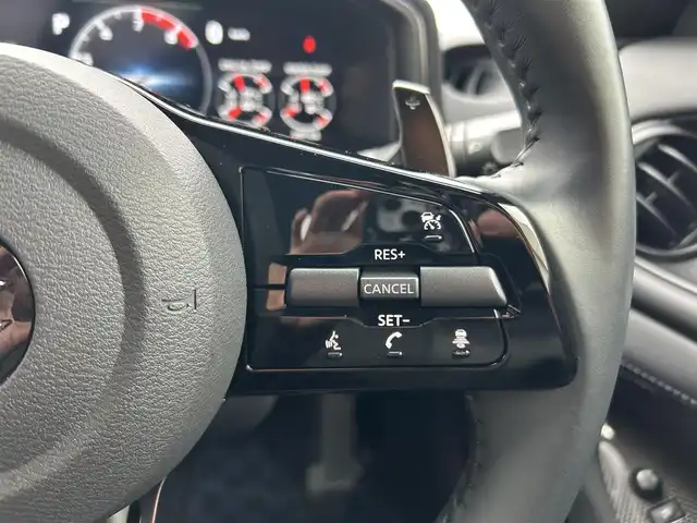 日産 フェアレディ Ｚ バージョンST 新潟県 2022(令4)年 1.1万km ブリリアントホワイトパール/スーパーブラック 2トーン 純正ナビ【フルセグTV/FM・AM/BT】/バックカメラ/BOSEサウンドシステム/インテリジェントクルーズコントロール/踏み間違い衝突防止アシスト/後側方車両検知警報/後退時車両検知警報/DN席シートヒーター/DN席パワーシート/ETC2.0/ドライブレコーダー/LEDヘッドライト/オートライト/革巻きステアリング/ステアリングスイッチ/パドルシフト/スマートキー/プッシュスタート/スペアキー/横滑り防止