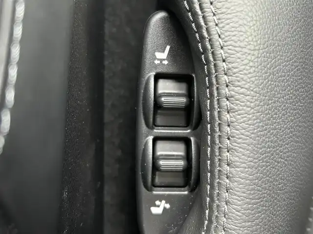 日産 フェアレディ Ｚ バージョンST 新潟県 2022(令4)年 1.1万km ブリリアントホワイトパール/スーパーブラック 2トーン 純正ナビ【フルセグTV/FM・AM/BT】/バックカメラ/BOSEサウンドシステム/インテリジェントクルーズコントロール/踏み間違い衝突防止アシスト/後側方車両検知警報/後退時車両検知警報/DN席シートヒーター/DN席パワーシート/ETC2.0/ドライブレコーダー/LEDヘッドライト/オートライト/革巻きステアリング/ステアリングスイッチ/パドルシフト/スマートキー/プッシュスタート/スペアキー/横滑り防止