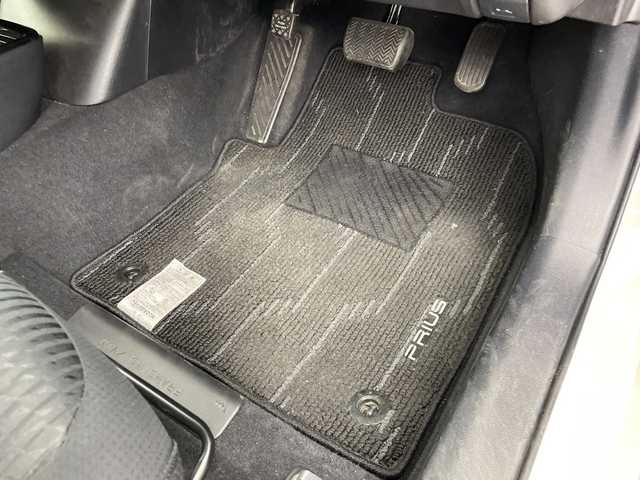 トヨタ プリウス Sセーフティプラス 群馬県 2018(平30)年 4.2万km ホワイトパールクリスタルシャイン 純正ナビ　バックカメラ　ビルトインＥＴＣ　前後ドラレコ　パーキングアシスト　ＢＳＭ　衝突被害軽減ブレーキ　レーンアシスト　クリアランスソナー　アダプティブクルーズコントロール　ＬＥＤライト　禁煙車