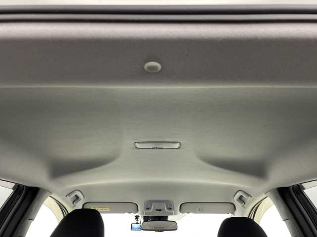 トヨタ プリウス Sセーフティプラス 群馬県 2018(平30)年 4.2万km ホワイトパールクリスタルシャイン 純正ナビ　バックカメラ　ビルトインＥＴＣ　前後ドラレコ　パーキングアシスト　ＢＳＭ　衝突被害軽減ブレーキ　レーンアシスト　クリアランスソナー　アダプティブクルーズコントロール　ＬＥＤライト　禁煙車