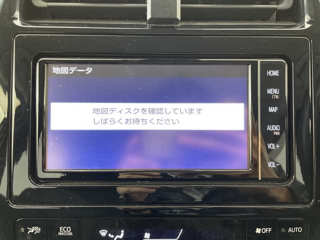 トヨタ プリウス Sセーフティプラス 群馬県 2018(平30)年 4.2万km ホワイトパールクリスタルシャイン 純正ナビ　バックカメラ　ビルトインＥＴＣ　前後ドラレコ　パーキングアシスト　ＢＳＭ　衝突被害軽減ブレーキ　レーンアシスト　クリアランスソナー　アダプティブクルーズコントロール　ＬＥＤライト　禁煙車