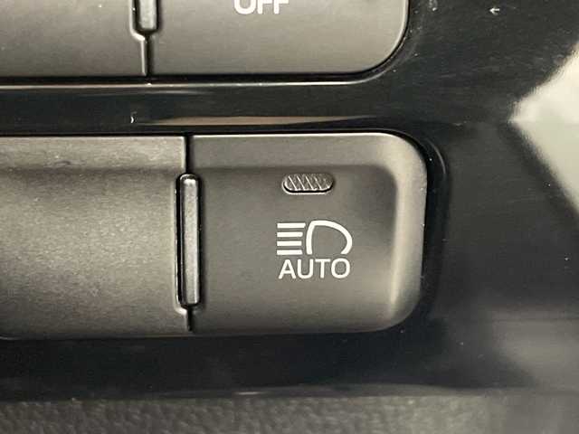 トヨタ プリウス Sセーフティプラス 群馬県 2018(平30)年 4.2万km ホワイトパールクリスタルシャイン 純正ナビ　バックカメラ　ビルトインＥＴＣ　前後ドラレコ　パーキングアシスト　ＢＳＭ　衝突被害軽減ブレーキ　レーンアシスト　クリアランスソナー　アダプティブクルーズコントロール　ＬＥＤライト　禁煙車