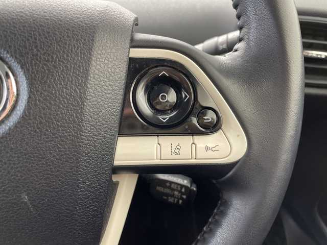 トヨタ プリウス Sセーフティプラス 群馬県 2018(平30)年 4.2万km ホワイトパールクリスタルシャイン 純正ナビ　バックカメラ　ビルトインＥＴＣ　前後ドラレコ　パーキングアシスト　ＢＳＭ　衝突被害軽減ブレーキ　レーンアシスト　クリアランスソナー　アダプティブクルーズコントロール　ＬＥＤライト　禁煙車