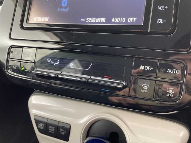 トヨタ プリウス Sセーフティプラス 群馬県 2018(平30)年 4.2万km ホワイトパールクリスタルシャイン 純正ナビ　バックカメラ　ビルトインＥＴＣ　前後ドラレコ　パーキングアシスト　ＢＳＭ　衝突被害軽減ブレーキ　レーンアシスト　クリアランスソナー　アダプティブクルーズコントロール　ＬＥＤライト　禁煙車