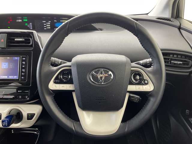 トヨタ プリウス Sセーフティプラス 群馬県 2018(平30)年 4.2万km ホワイトパールクリスタルシャイン 純正ナビ　バックカメラ　ビルトインＥＴＣ　前後ドラレコ　パーキングアシスト　ＢＳＭ　衝突被害軽減ブレーキ　レーンアシスト　クリアランスソナー　アダプティブクルーズコントロール　ＬＥＤライト　禁煙車