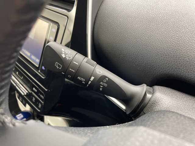 トヨタ プリウス Sセーフティプラス 群馬県 2018(平30)年 4.2万km ホワイトパールクリスタルシャイン 純正ナビ　バックカメラ　ビルトインＥＴＣ　前後ドラレコ　パーキングアシスト　ＢＳＭ　衝突被害軽減ブレーキ　レーンアシスト　クリアランスソナー　アダプティブクルーズコントロール　ＬＥＤライト　禁煙車