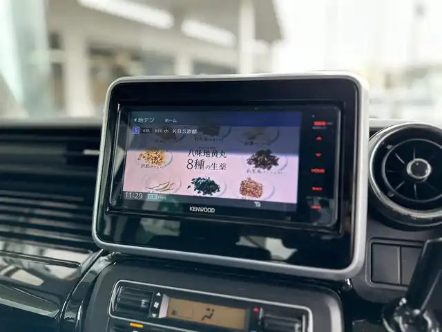 スズキ スペーシア カスタム HYBRID XS 京都府 2018(平30)年 4.2万km ピュアホワイトP スズキセーフティサポート/・デュアルセンサーブレーキサポート/・車線逸脱警報機能/・先行車発進お知らせ機能/・後退時ブレーキサポート/・ふらつき警報機能/・ハイビームアシスト/・後方誤発進抑制機能/KENWOODメモリーナビ、地デジ、Bluetooth/運転席シートヒーター/前後ドライブレコーダー/バックカメラ/LEDヘッドランプ/純正15インチアルミホイール